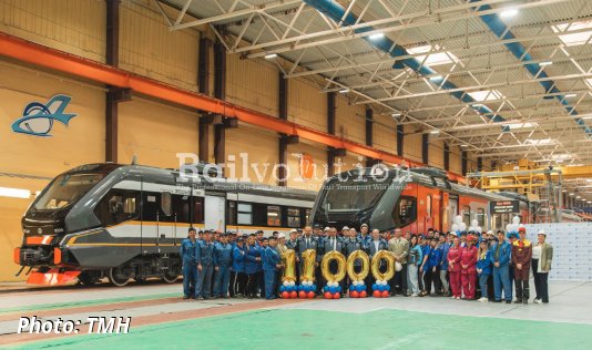 DMZ celebrated 11,000th cars for EMUs