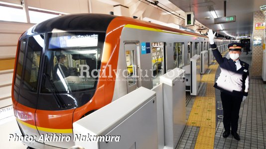Tokyo Metro Class 17000 In Regular Service
