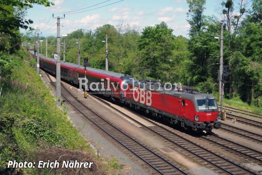 Voltage Switching Tests With A Railjet (And Vectrons)