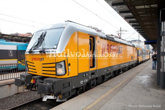 First Yellow Vectron