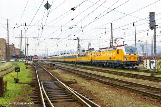 Yellow Vectron In Commercial Service