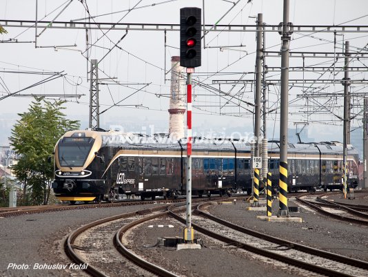 A LEO FLIRT Enters Praha Under Its Own Power