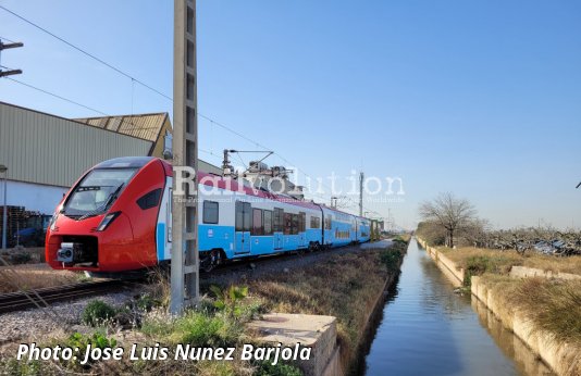 First suburban FLIRT for Renfe started test runs