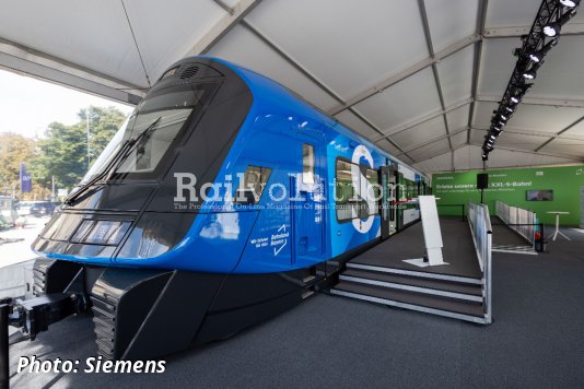 Mock-up of the XXL S-Bahn München EMU