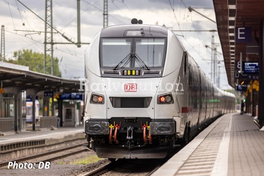Public presentation of the ICE L before the start of operation