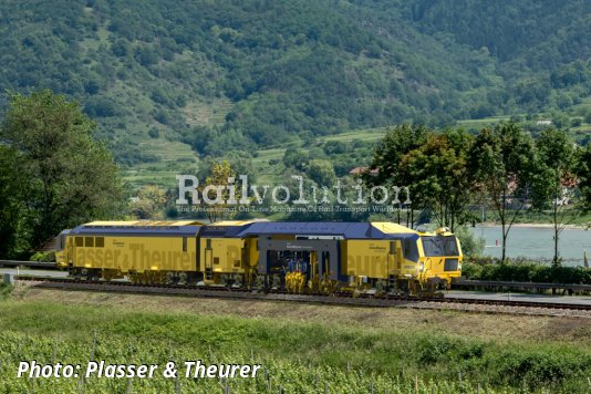 DB Bahnbau invests in 18 new universal tamping machines