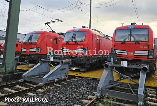 RAILPOOL expands its fleet with 12 additional Vectron and 7 TRAXX locomotives