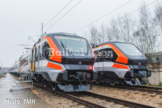 Class EP2DM with a new livery