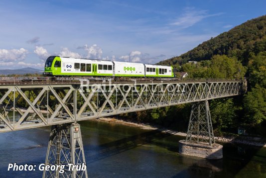 Stadler tests hydrogen trains on new narrow-gauge track